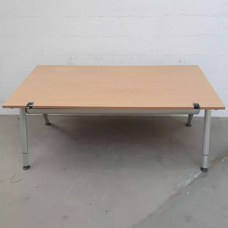 KOENIG NEURATH │Bureau droit L 180x100cm - pied réglable - Hêtre clair / Gris Alu
