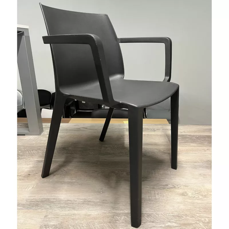 SOLÉO│Chaise collectivité│Avec accoudoirs│int-éxt.│Noir réglisse