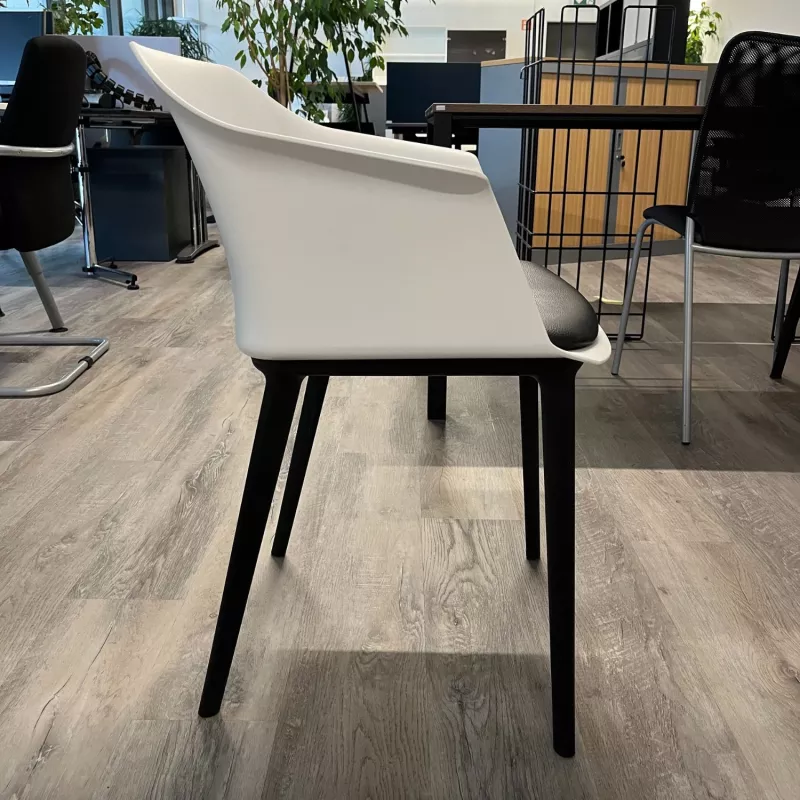 SCOTT│Fauteuil sur 4 pieds polypropylène noir - avec placet similicuir│Blanc/Noir